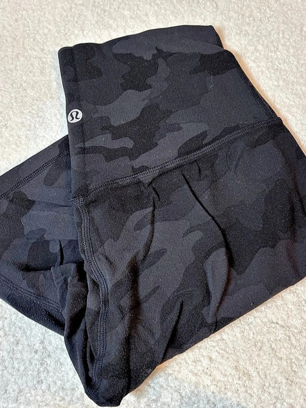 lululemon Women's Camo biker shorts in Black Like New